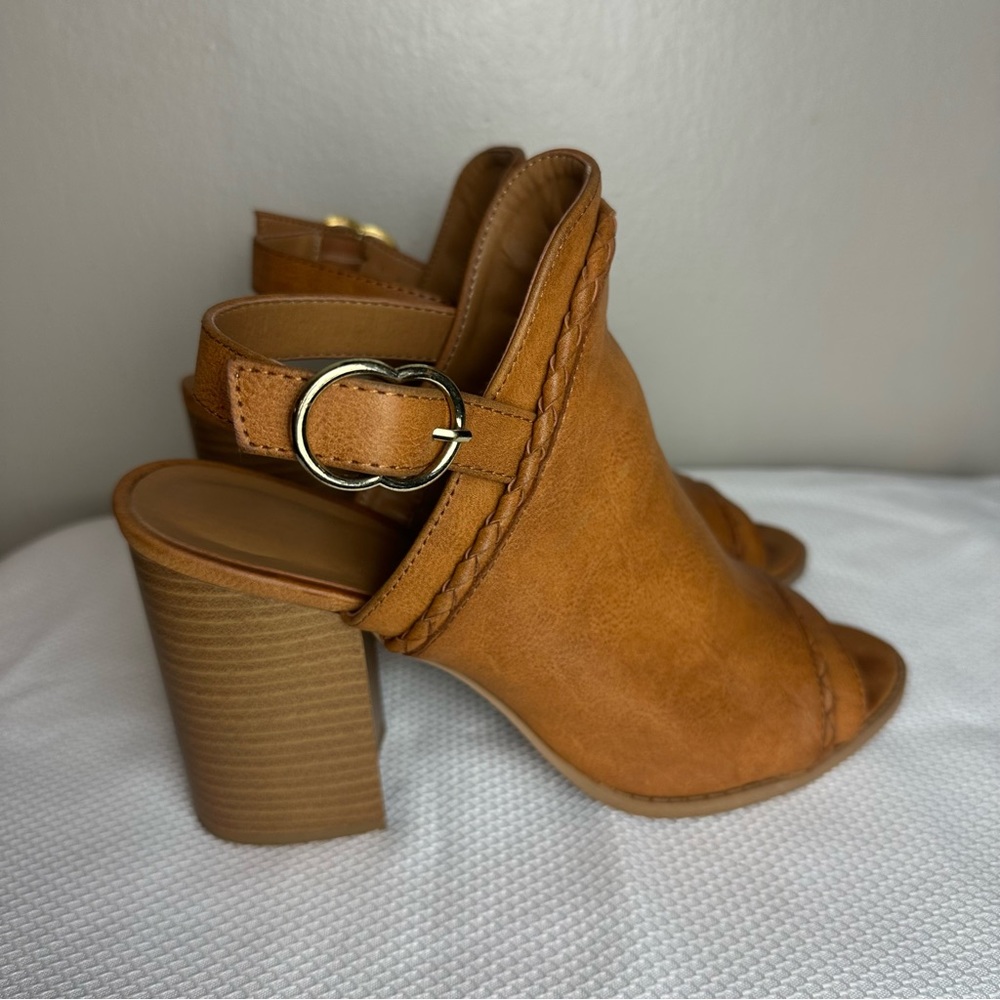 Qupid Brown Chunky Bootie - Picture 2 of 4